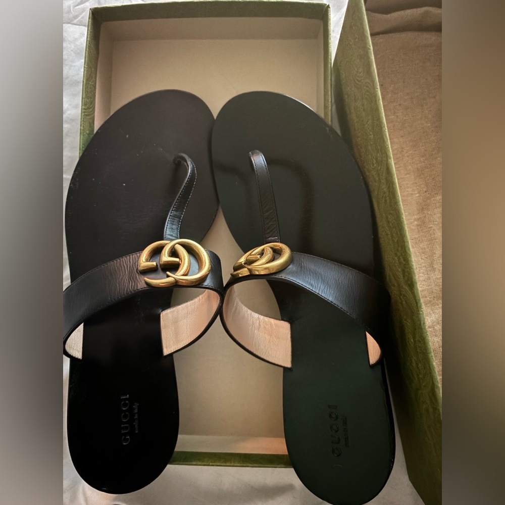 Authentic Gucci LEATHER THONG SANDAL WITH DOUBLE G